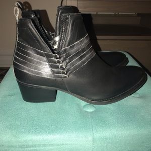 Diba Sklyer Black Booties